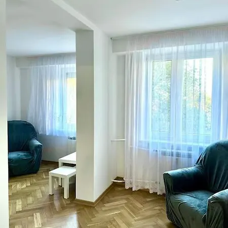 Cozy In Peaceful Area Apartment *