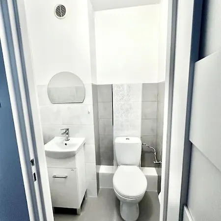 Apartment Cozy In Peaceful Area Warsaw